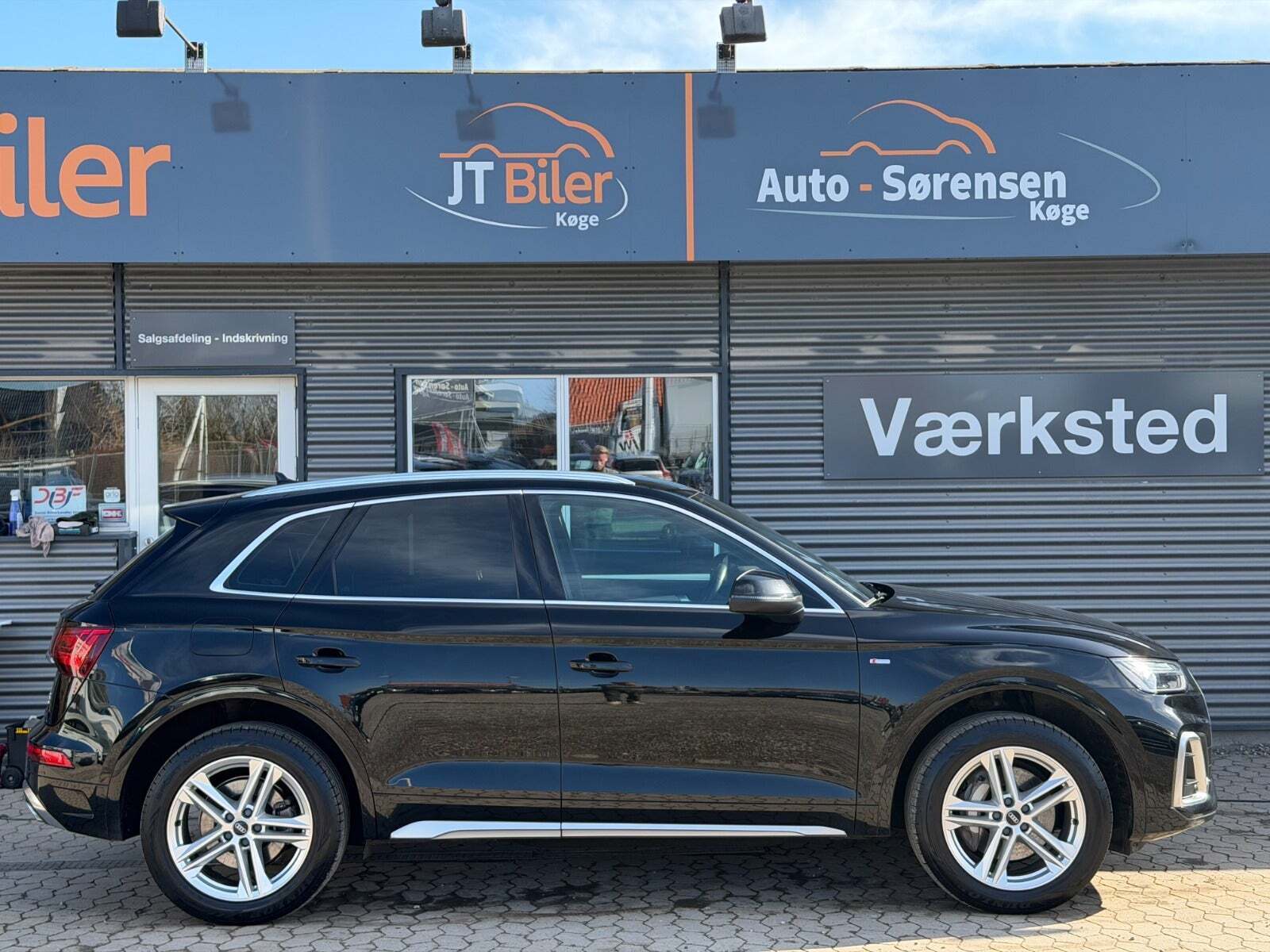 Gul Audi Q5 fra 2021