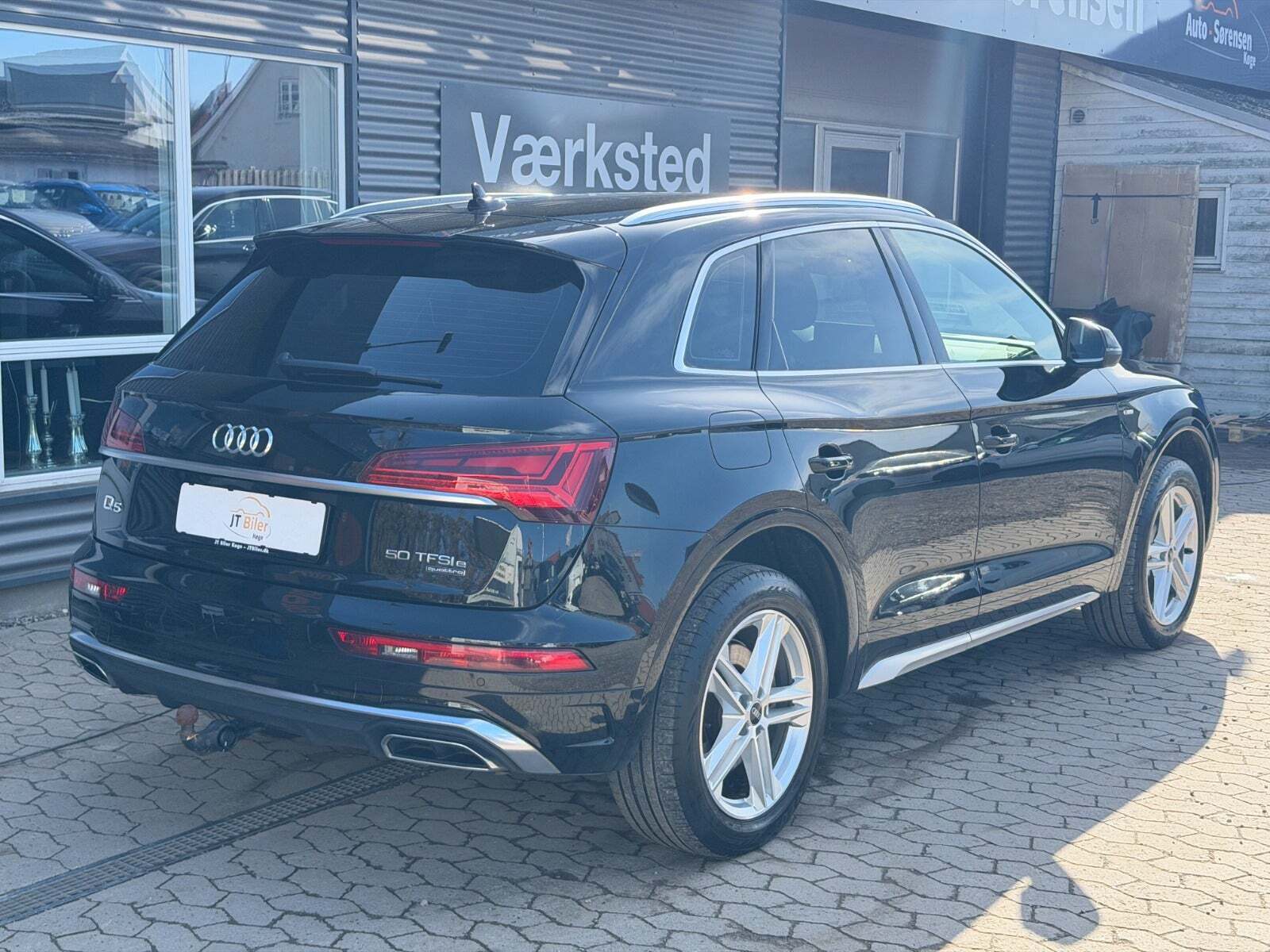 Gul Audi Q5 fra 2021
