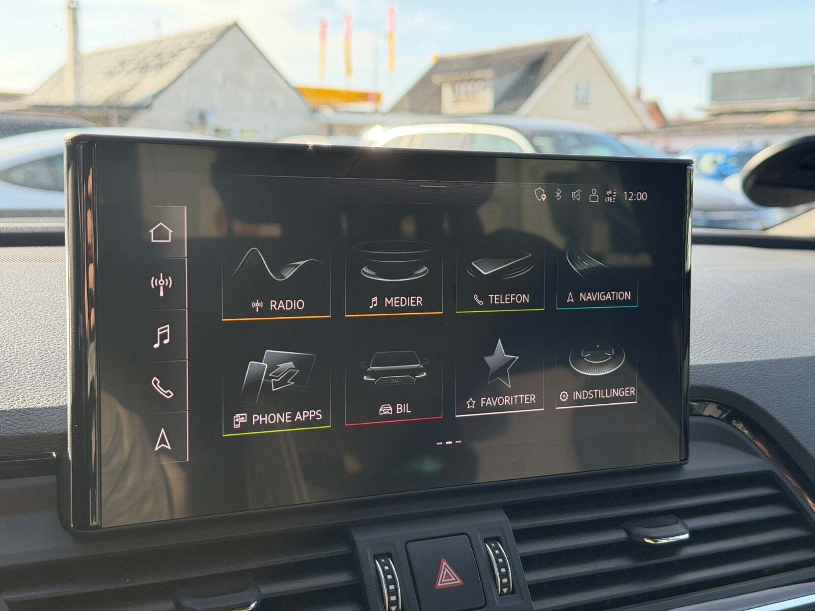Gul Audi Q5 fra 2021