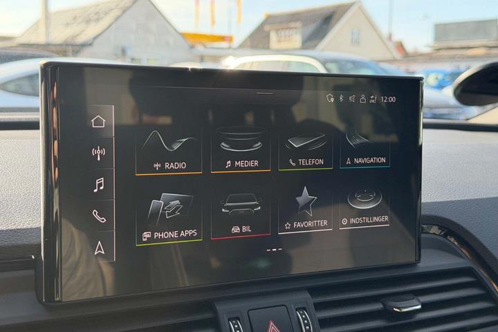 Gul Audi Q5 fra 2021