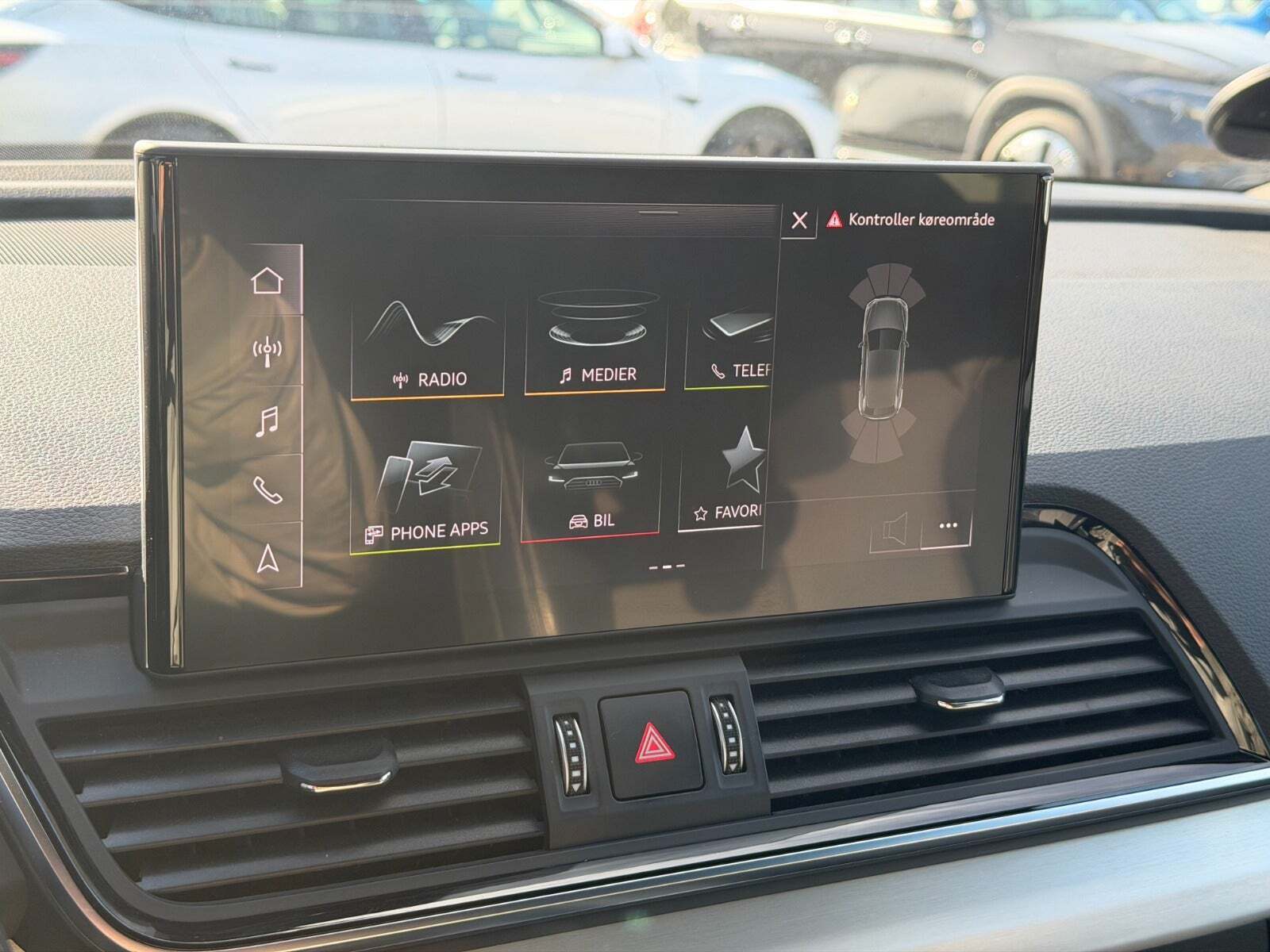 Gul Audi Q5 fra 2021