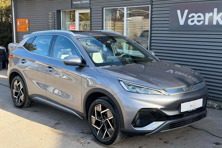Grå BYD Atto 3 fra 2022 set udefra