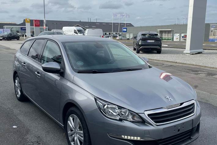 Sølv Peugeot 308 fra 2016