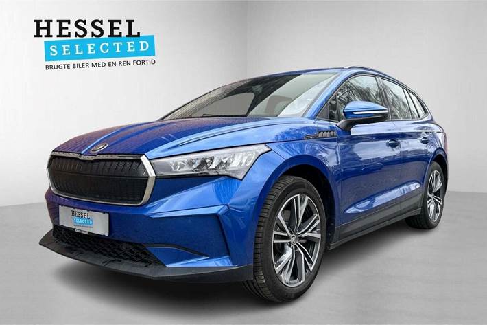 Blå Skoda Enyaq fra 2024 set udefra