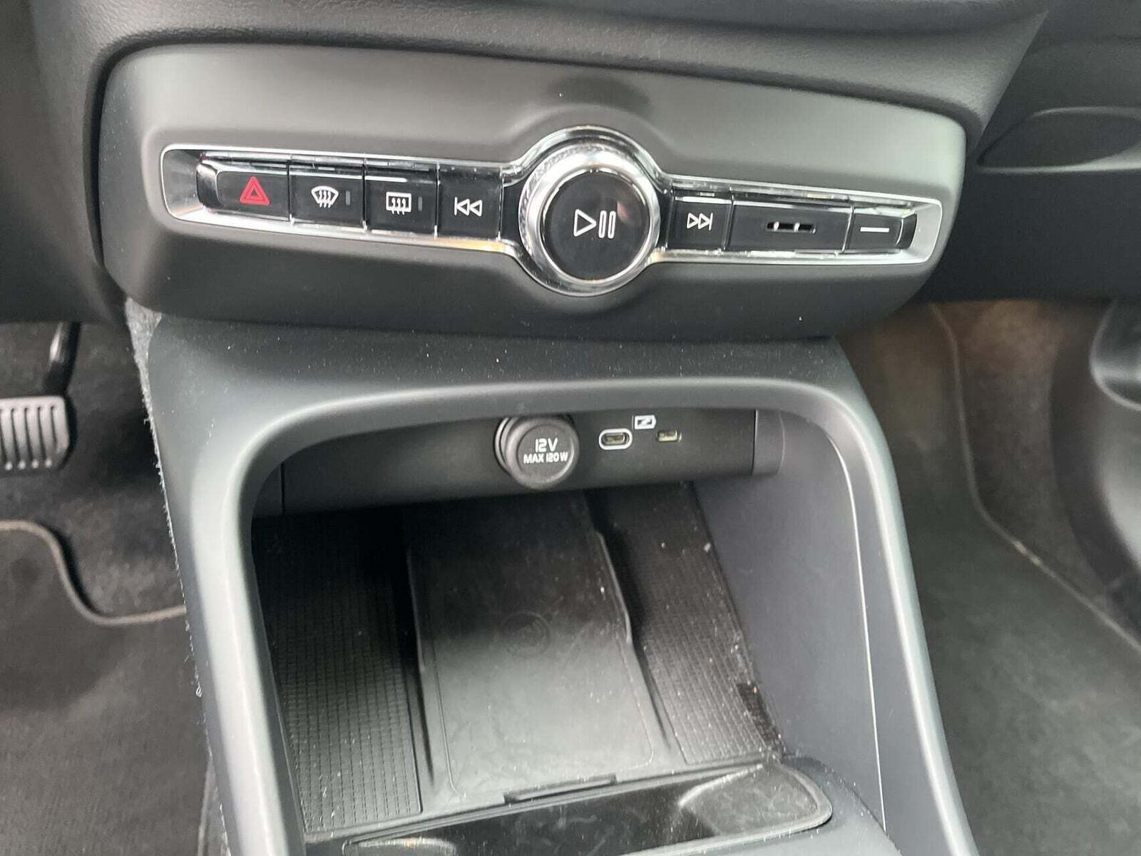 Blå Volvo EX40 fra 2026