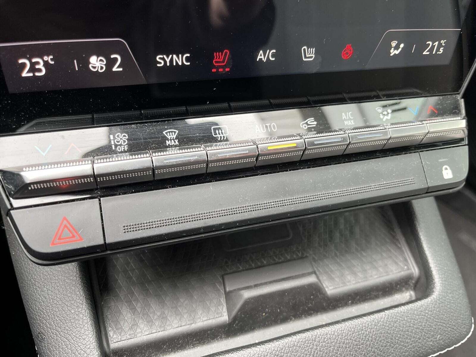 Rød Renault Megane E-Tech fra 2022