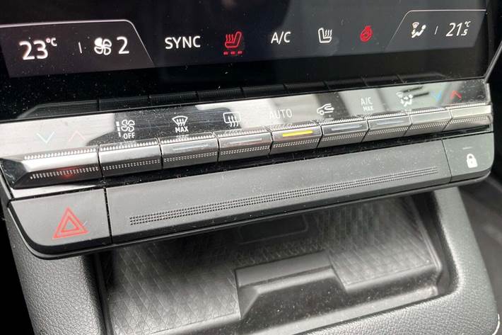 Rød Renault Megane E-Tech fra 2022