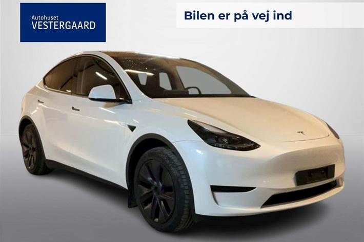 Hvid Tesla Model Y fra 2024