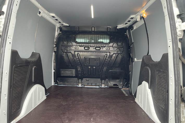 Hvid Ford Transit Connect fra 2017