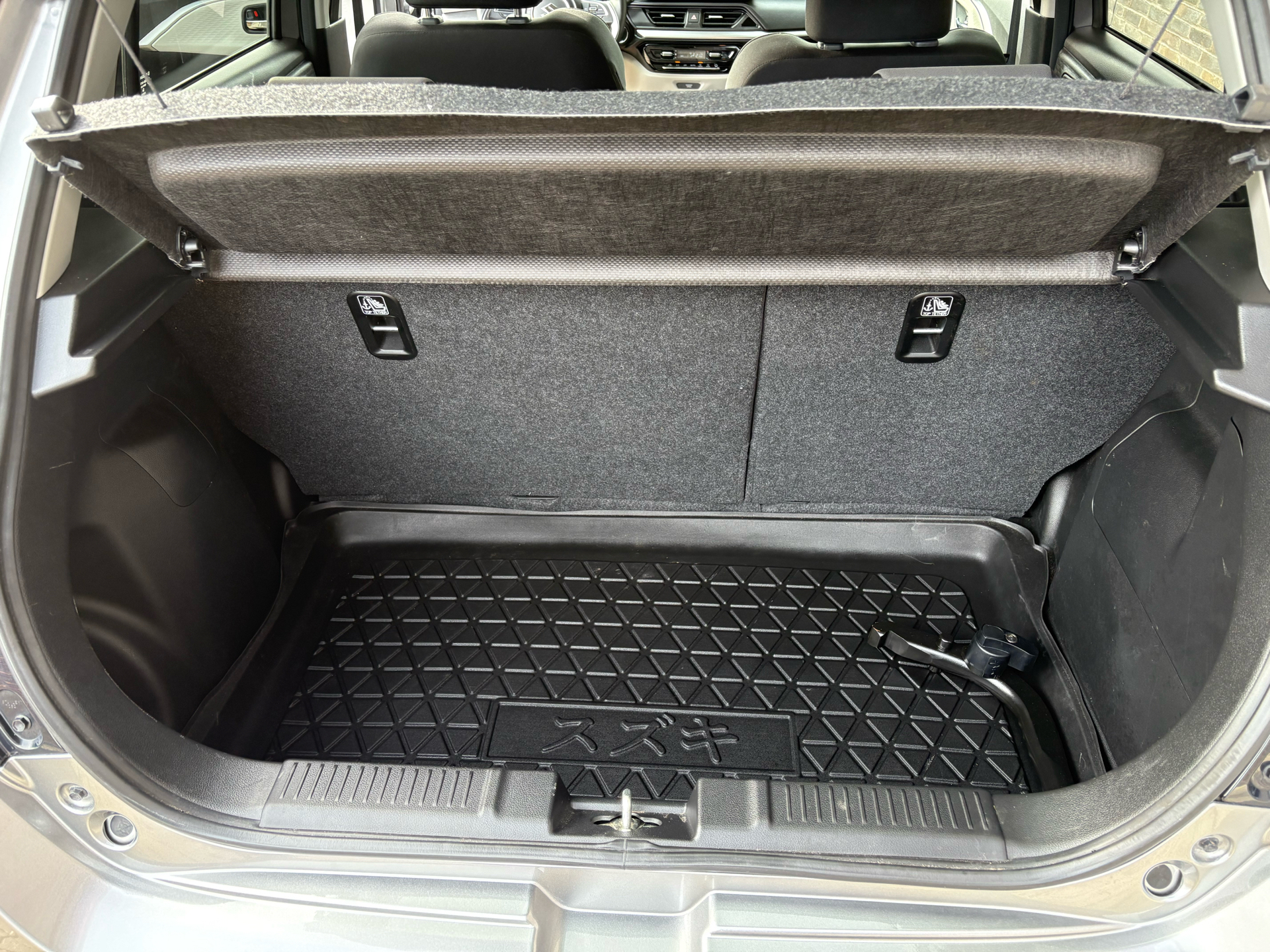 Grå Suzuki Swift fra 2025