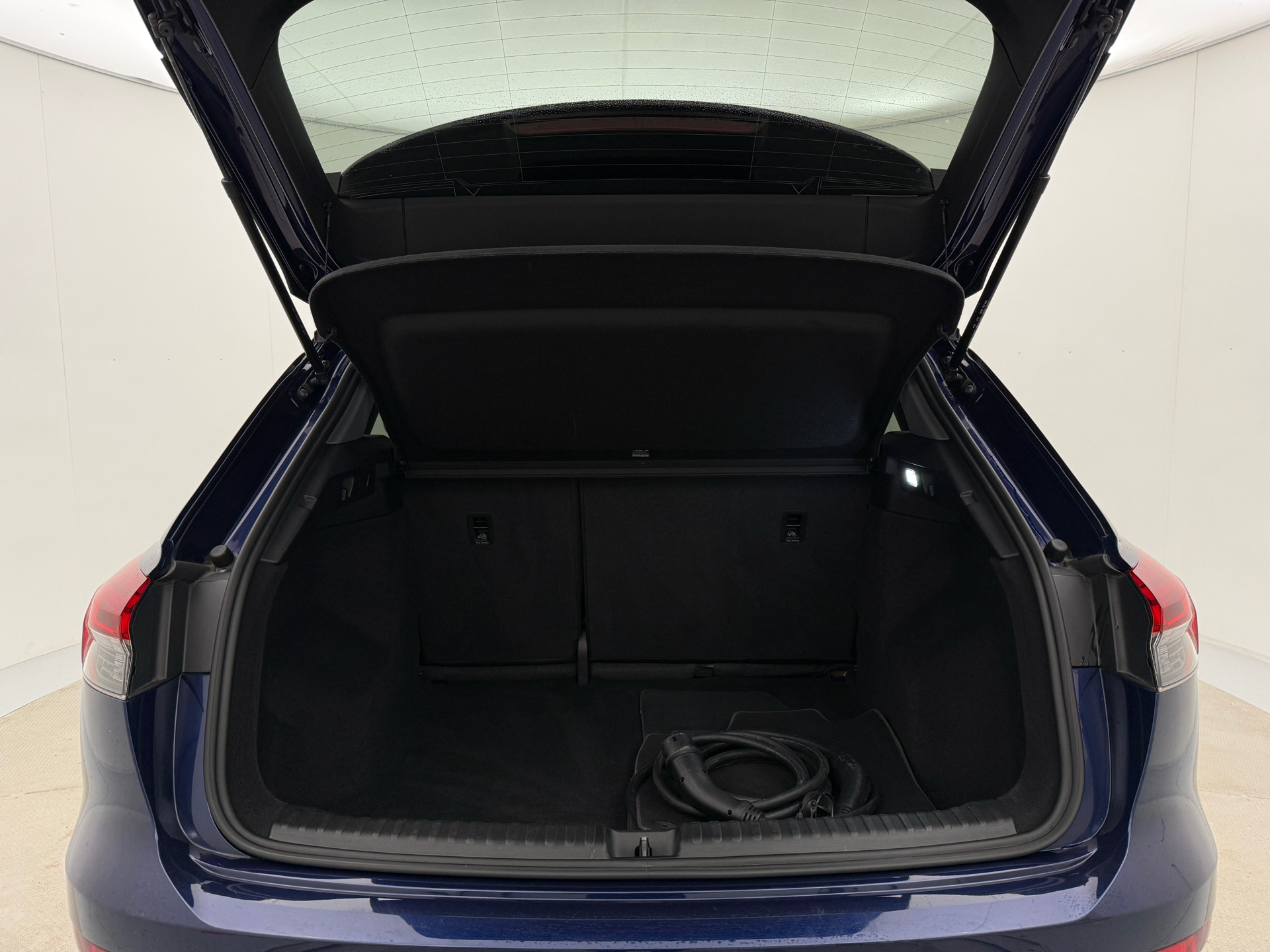 Blå Audi Q4 fra 2021