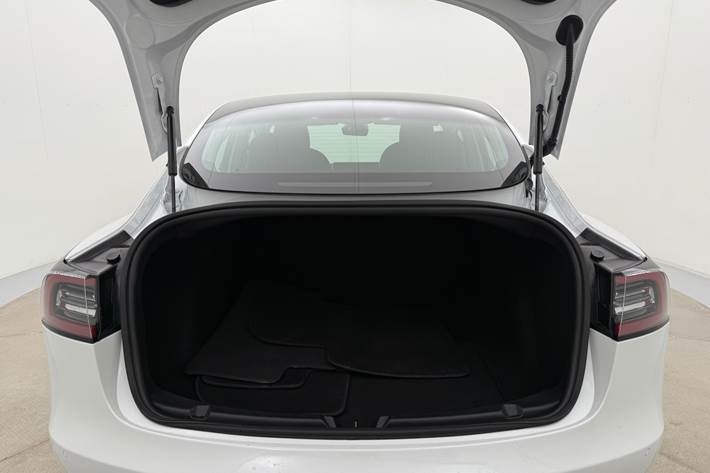 Hvid Tesla Model 3 fra 2020