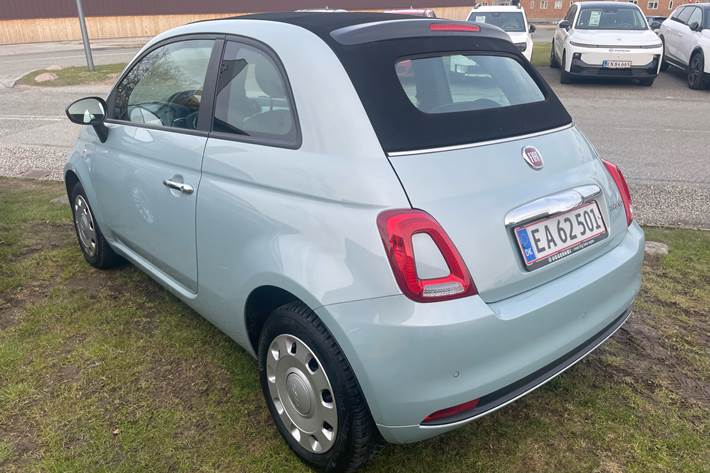 Grøn Fiat 500C fra 2024
