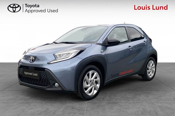 Grå Toyota Aygo X fra 2025