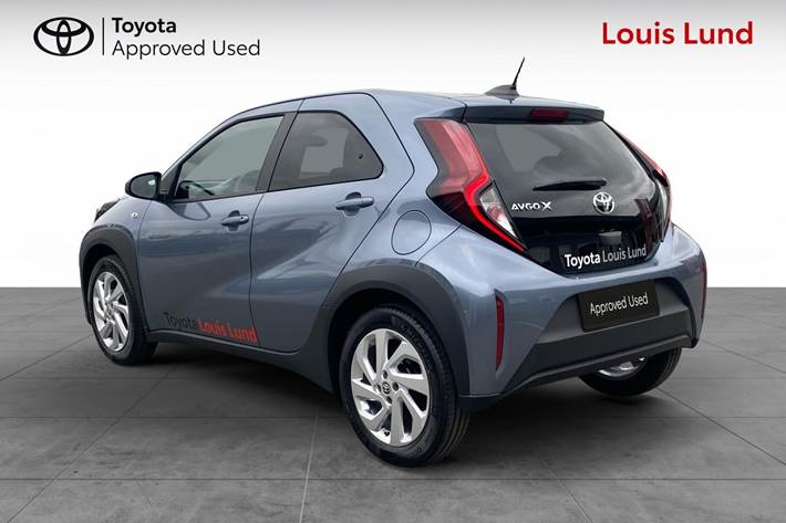 Grå Toyota Aygo X fra 2025