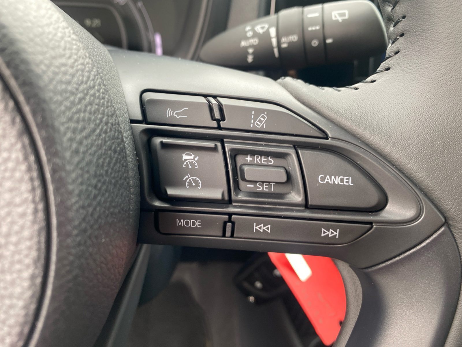 Grå Toyota Aygo X fra 2025