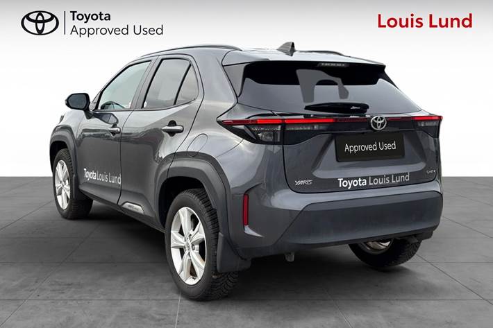 Grå Toyota Yaris Cross fra 2025