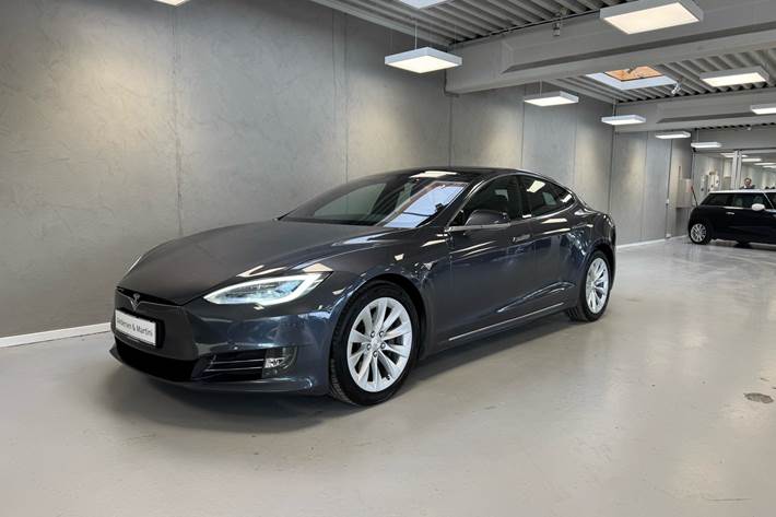 Grå Tesla Model S fra 2020
