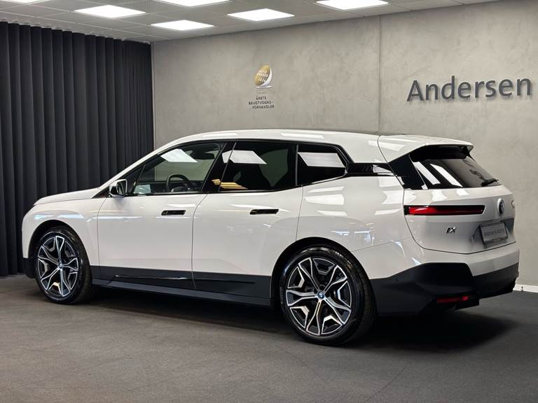 BMW iX 40 EL XDrive 326HK 5d Aut.