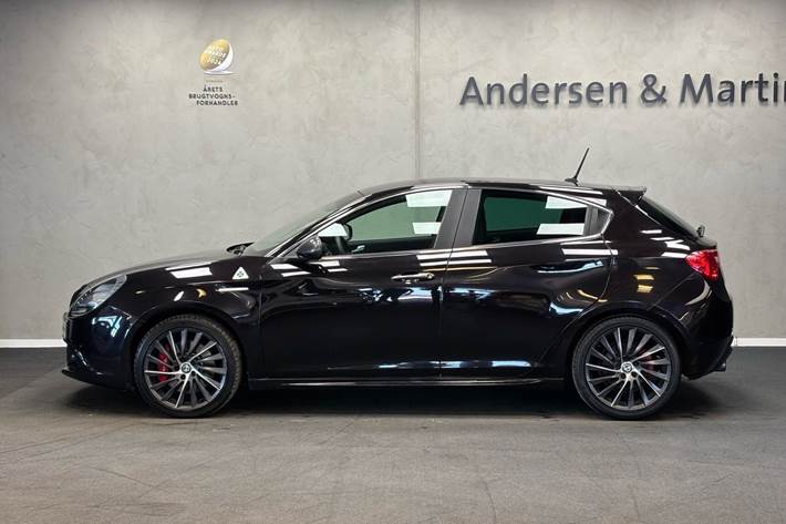 Sort Alfa Romeo Giulietta fra 2016