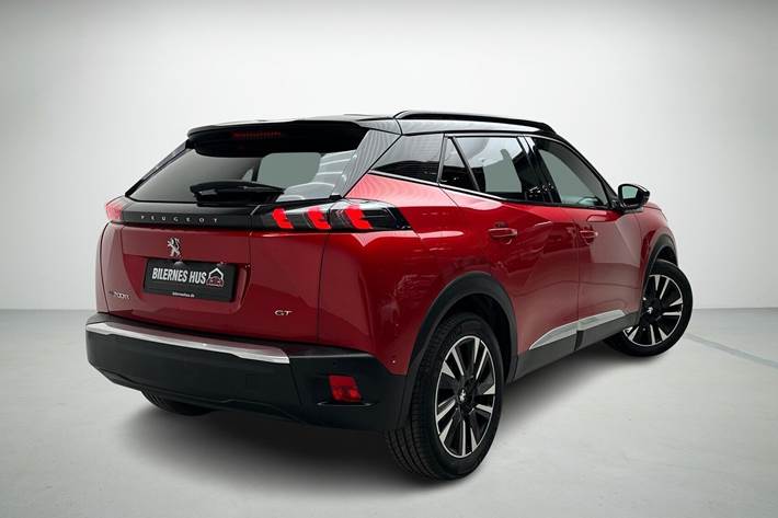 Rød Peugeot e-2008 fra 2021