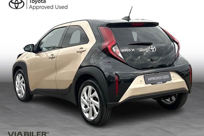 Grå Toyota Aygo X fra 2022