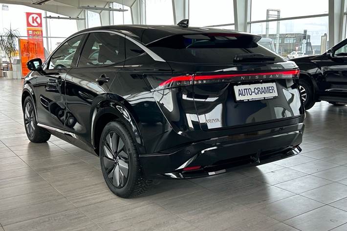 Sort Nissan Ariya fra 2023