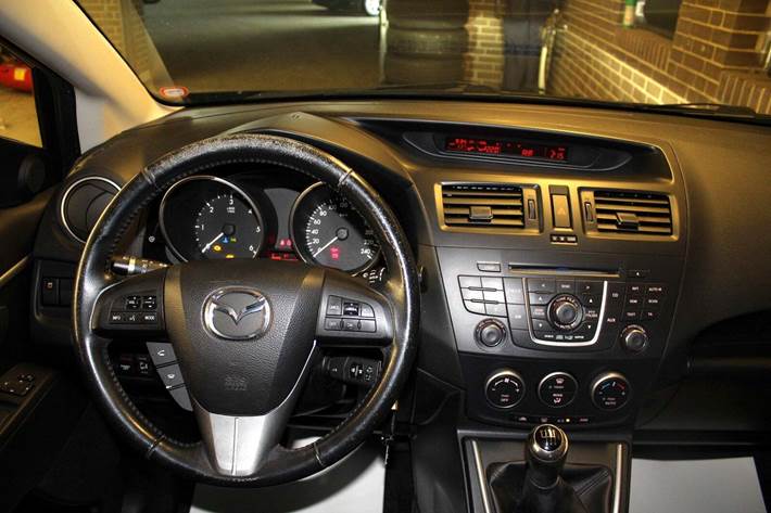 Grå Mazda 5 fra 2013