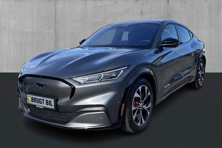 Grå Ford Mustang Mach-E fra 2023 set udefra