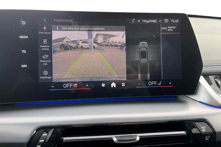 Grøn BMW iX1 fra 2025