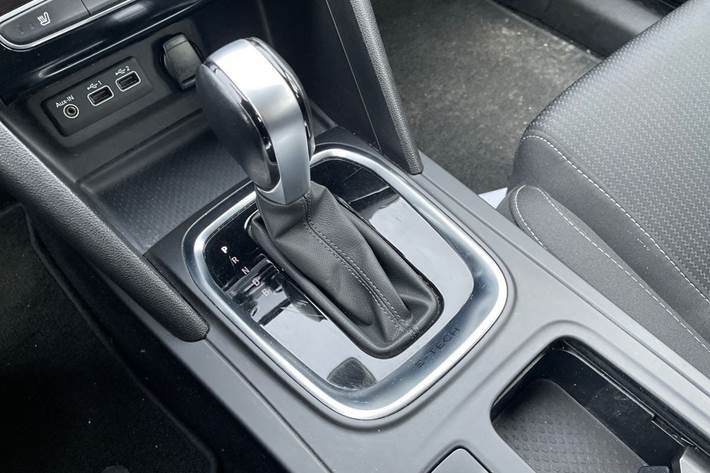 Grå Renault Megane IV fra 2021