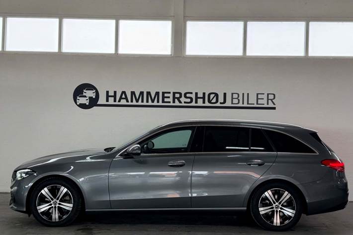 Grå Mercedes C220 d fra 2022