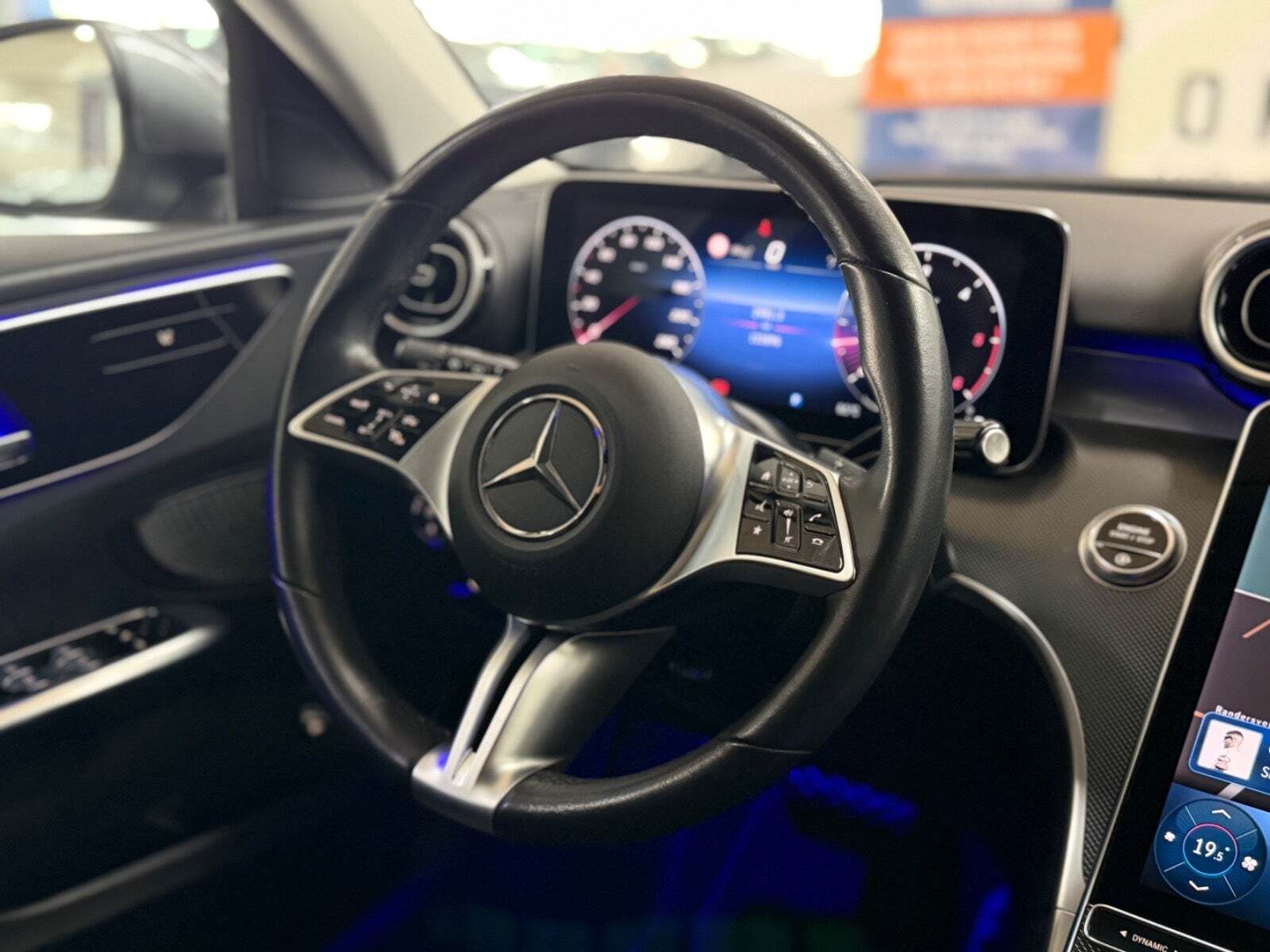 Grå Mercedes C220 d fra 2022