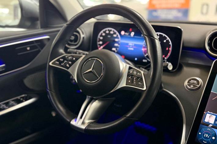 Grå Mercedes C220 d fra 2022