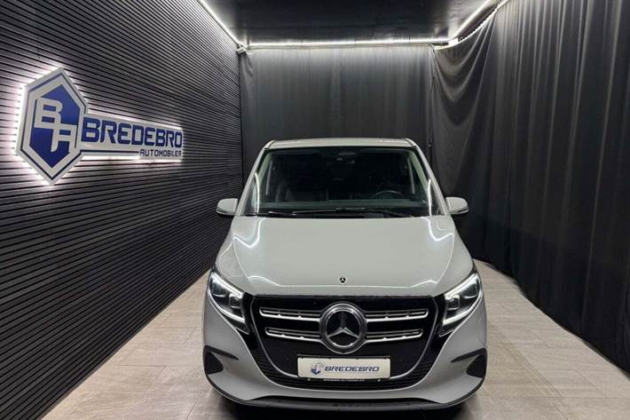 Grå Mercedes EQV300 fra 2025