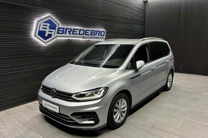 Sølv VW Touran fra 2016