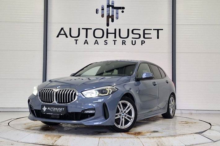 Grå BMW 118i fra 2020