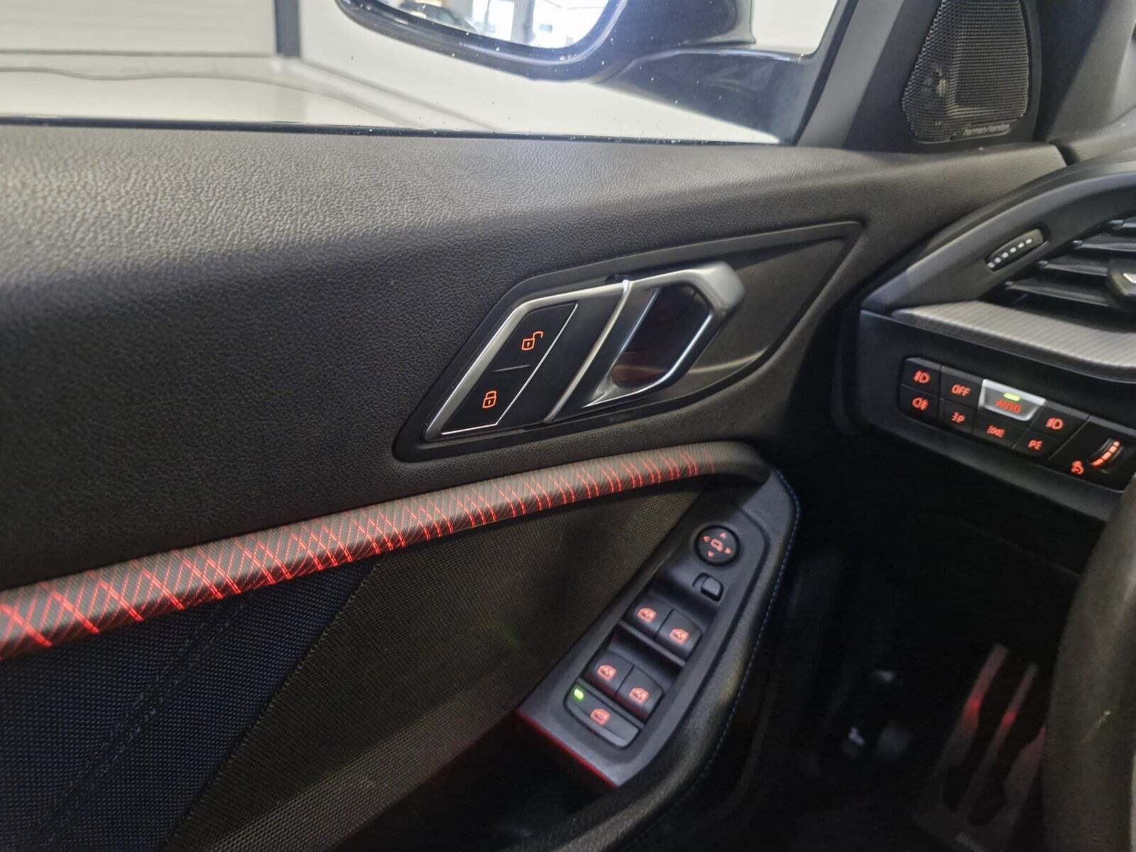 Grå BMW 118i fra 2020