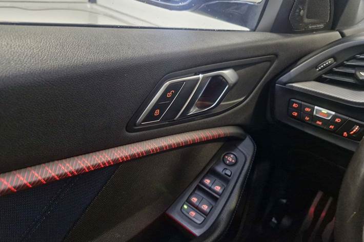 Grå BMW 118i fra 2020