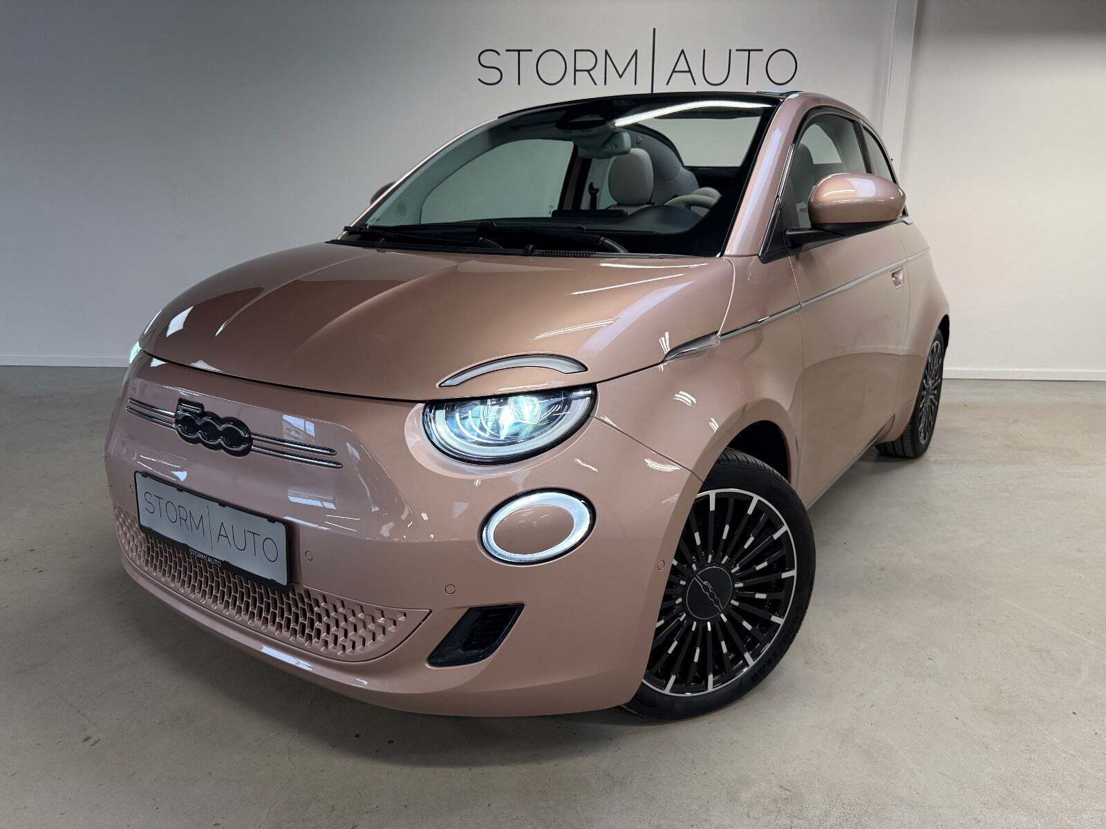 Orange Fiat 500e fra 2022