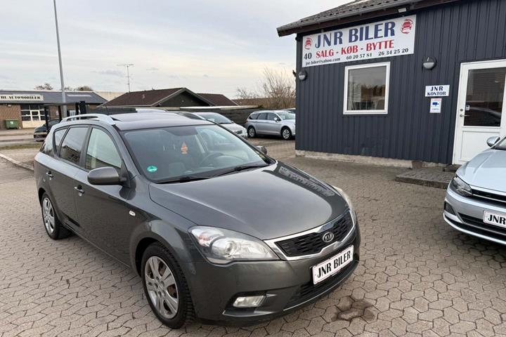 undefined Kia Ceed fra 2010 set udefra