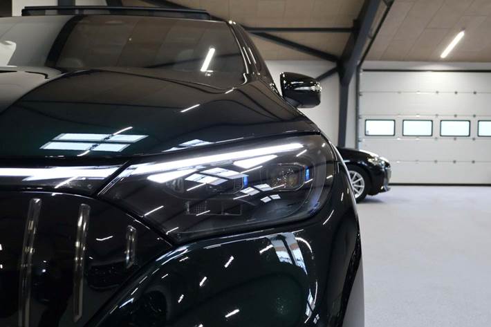 Grøn Mercedes EQE500 SUV fra 2023