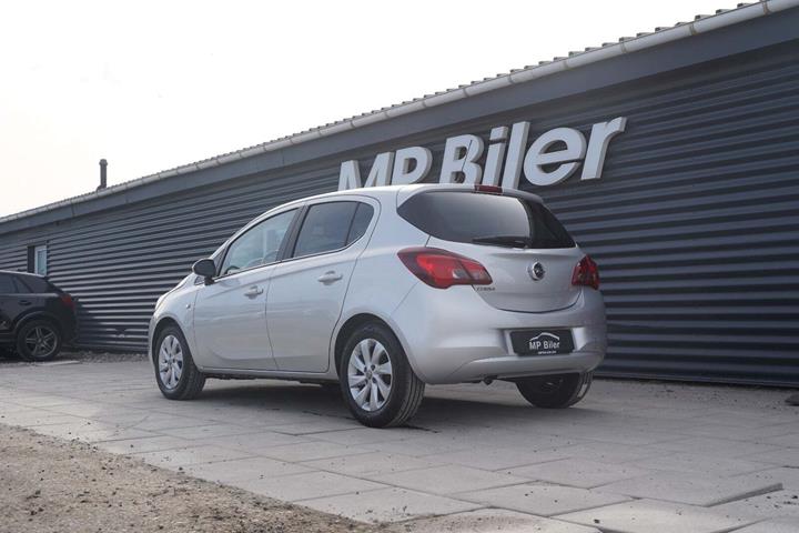 Sølv Opel Corsa fra 2019