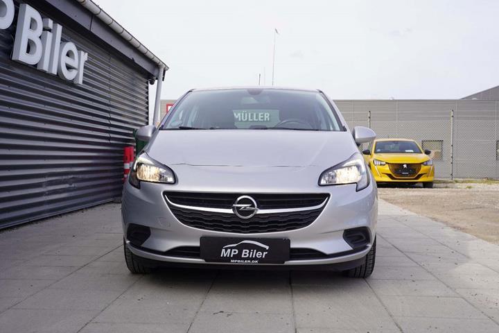 Sølv Opel Corsa fra 2019