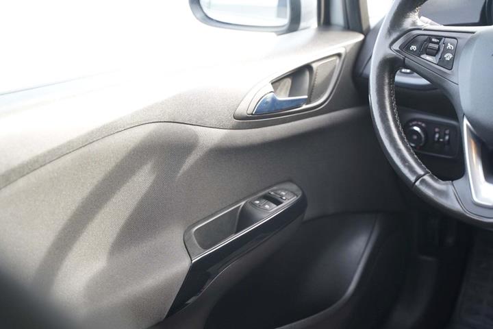 Sølv Opel Corsa fra 2019