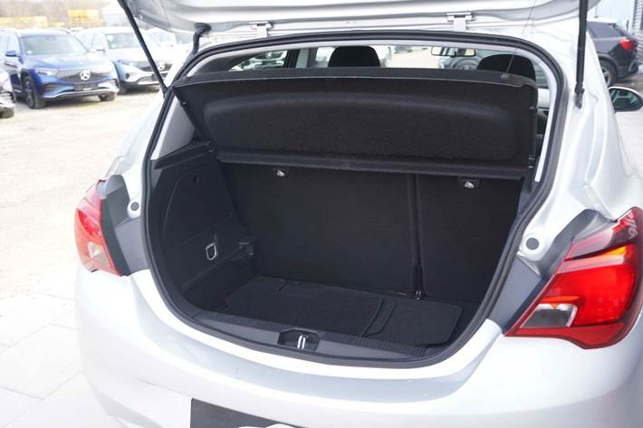 Sølv Opel Corsa fra 2019