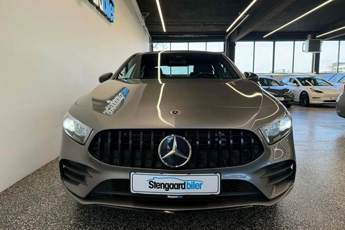 Grå Mercedes A250 e fra 2021