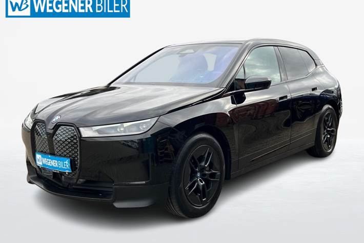 Sort BMW iX fra 2023 set udefra