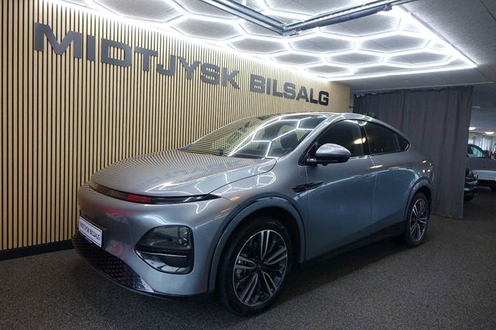Grå Xpeng G6 fra 2024