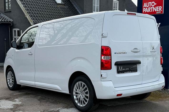 Hvid Peugeot e-Expert fra 2025